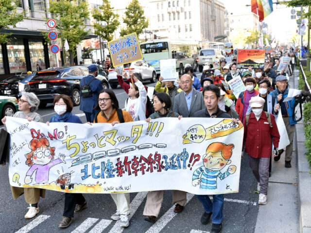 京都壊す「北陸新幹線延伸計画」ノー！　京都市内で240人がパレード