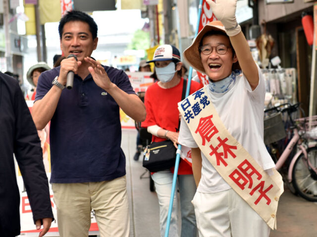 【参院選2025】「命、暮らし守れと政府に迫ってきたのが倉林さん」　辰巳衆院議員が応援、倉林候補が商店街練り歩いて訴え