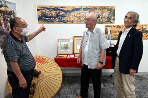 国際平和都市のシンボルに  布袋山保存会が展示会  「屏風祭―渡来懸装（けそう）品の謎」