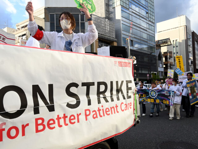 「給料上がらな仲間が辞めちゃう」「看護師増やして患者を守ろう」ケア労働者らがサウンドデモ／京都医労連がアピール行動