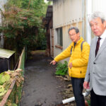 「家畜ふん尿の即刻撤去と厳正指導を」共産党・小林議員が追及　南丹市議会／泰宏農場生産組合豚舎から隣家敷地に流入、堆積