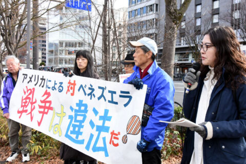 米・ベネズエラ侵略に抗議「国際法踏みにじる行為に声上げないといけない」　京都市内で緊急行動、高校生も訴え　